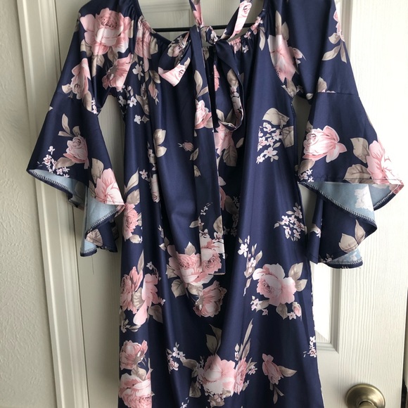 Off the shoulder navy n flower dress w/tie 🌸👗 - Picture 2 of 6